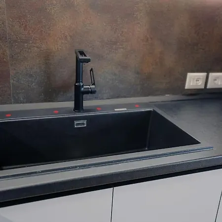 Miku Apartment-upscale 2bdr With A Spectacular View تيرانا