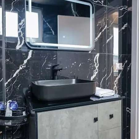 شقة Miku Apartment-upscale 2bdr With A Spectacular View تيرانا