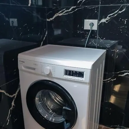 Miku Apartment-upscale 2bdr With A Spectacular View تيرانا