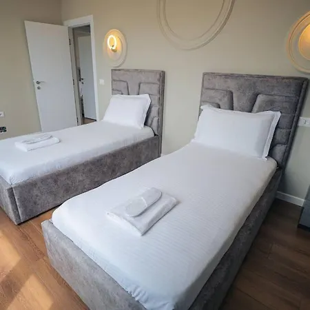 Miku Apartment-upscale 2bdr With A Spectacular View تيرانا