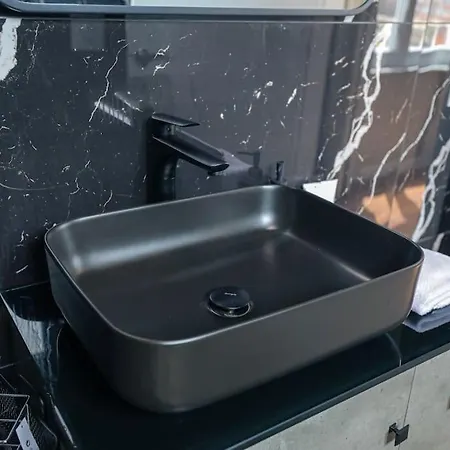 Miku Apartment-upscale 2bdr With A Spectacular View شقة تيرانا