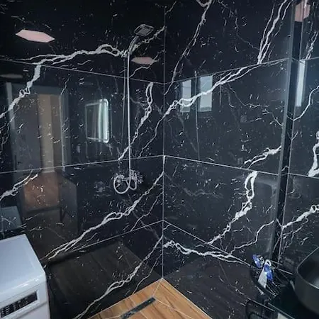 Miku Apartment-upscale 2bdr With A Spectacular View تيرانا