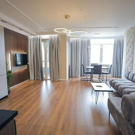 Miku Apartment-upscale 2bdr With A Spectacular View تيرانا